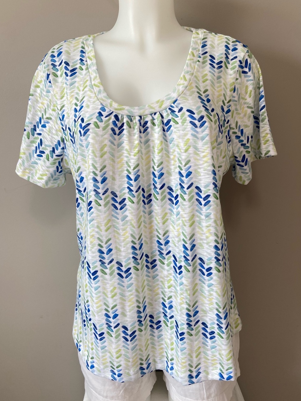 Tribal Scoop Neck Short Sleeve Top in Blue & Green Print
